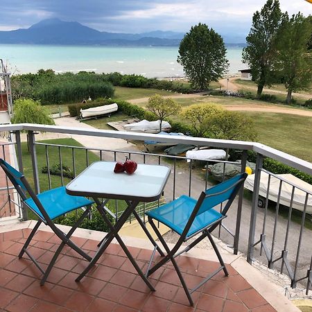 Seeblickwohnung Sirmione - Fronte Lago Mit Privatsteg ภายนอก รูปภาพ