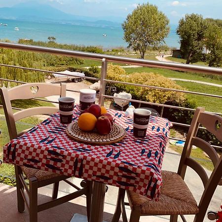 Seeblickwohnung Sirmione - Fronte Lago Mit Privatsteg ภายนอก รูปภาพ