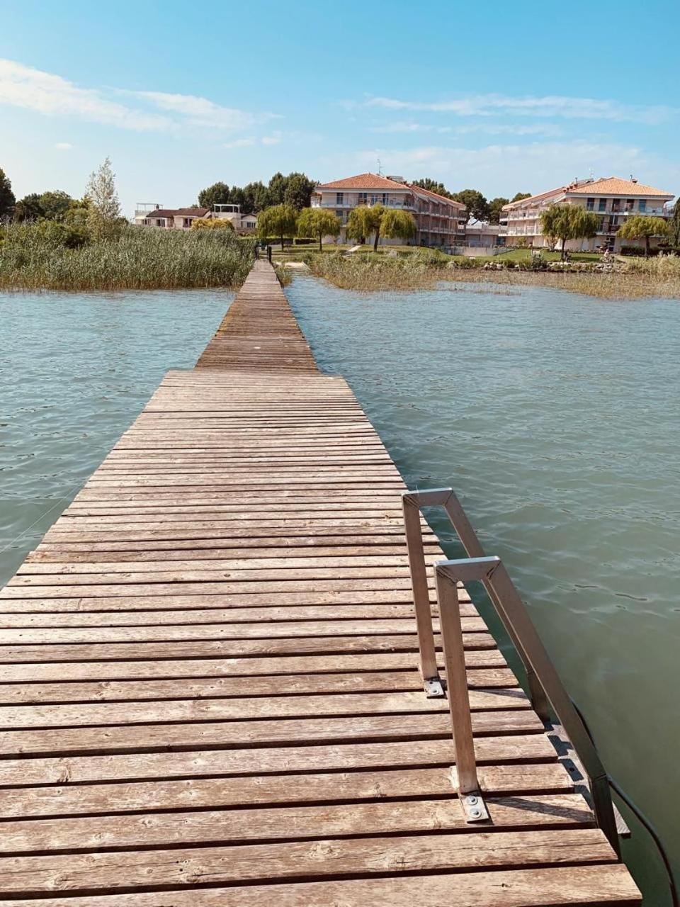 Seeblickwohnung Sirmione - Fronte Lago Mit Privatsteg ภายนอก รูปภาพ