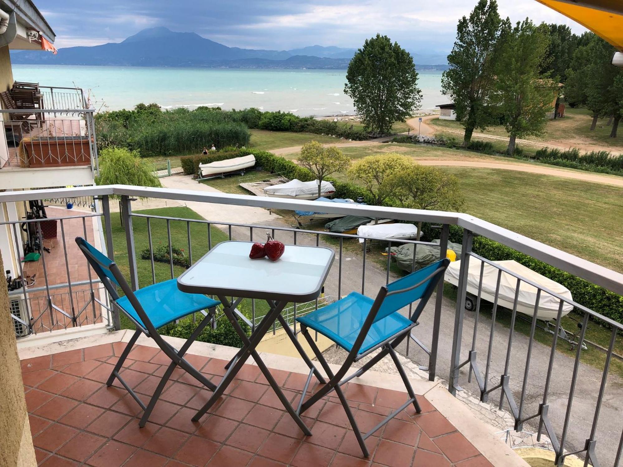 Seeblickwohnung Sirmione - Fronte Lago Mit Privatsteg ภายนอก รูปภาพ