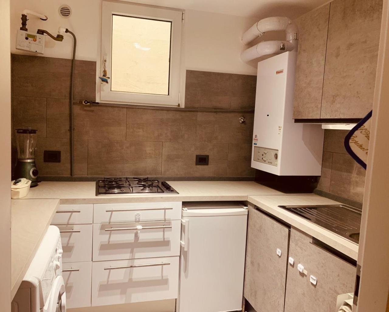 Seeblickwohnung Sirmione - Fronte Lago Mit Privatsteg ภายนอก รูปภาพ